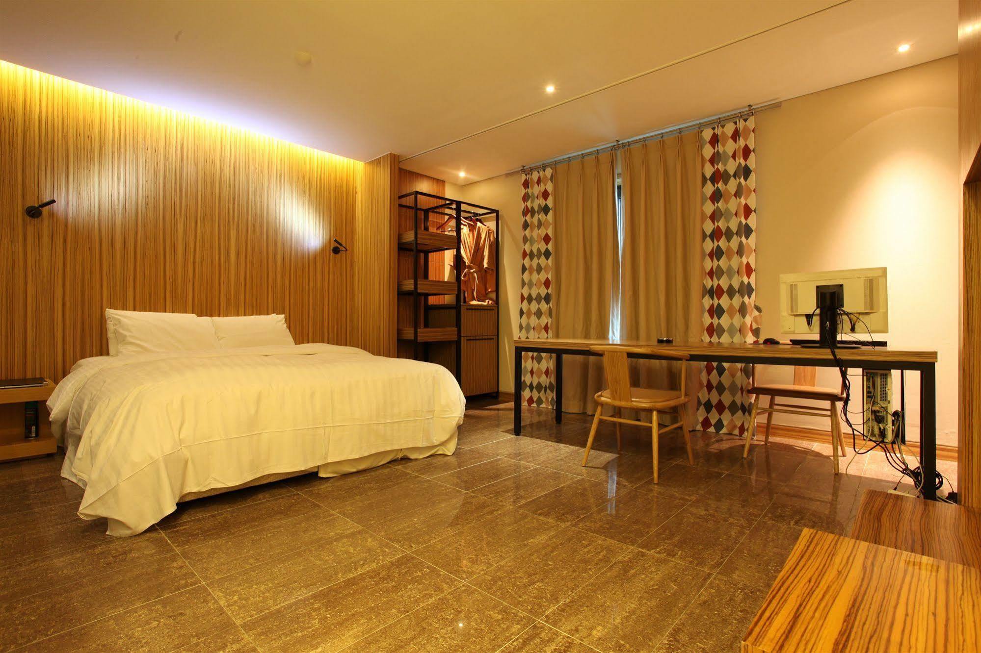 Yeongdeungpo Lifestyle F Hotel Seoul Exterior photo